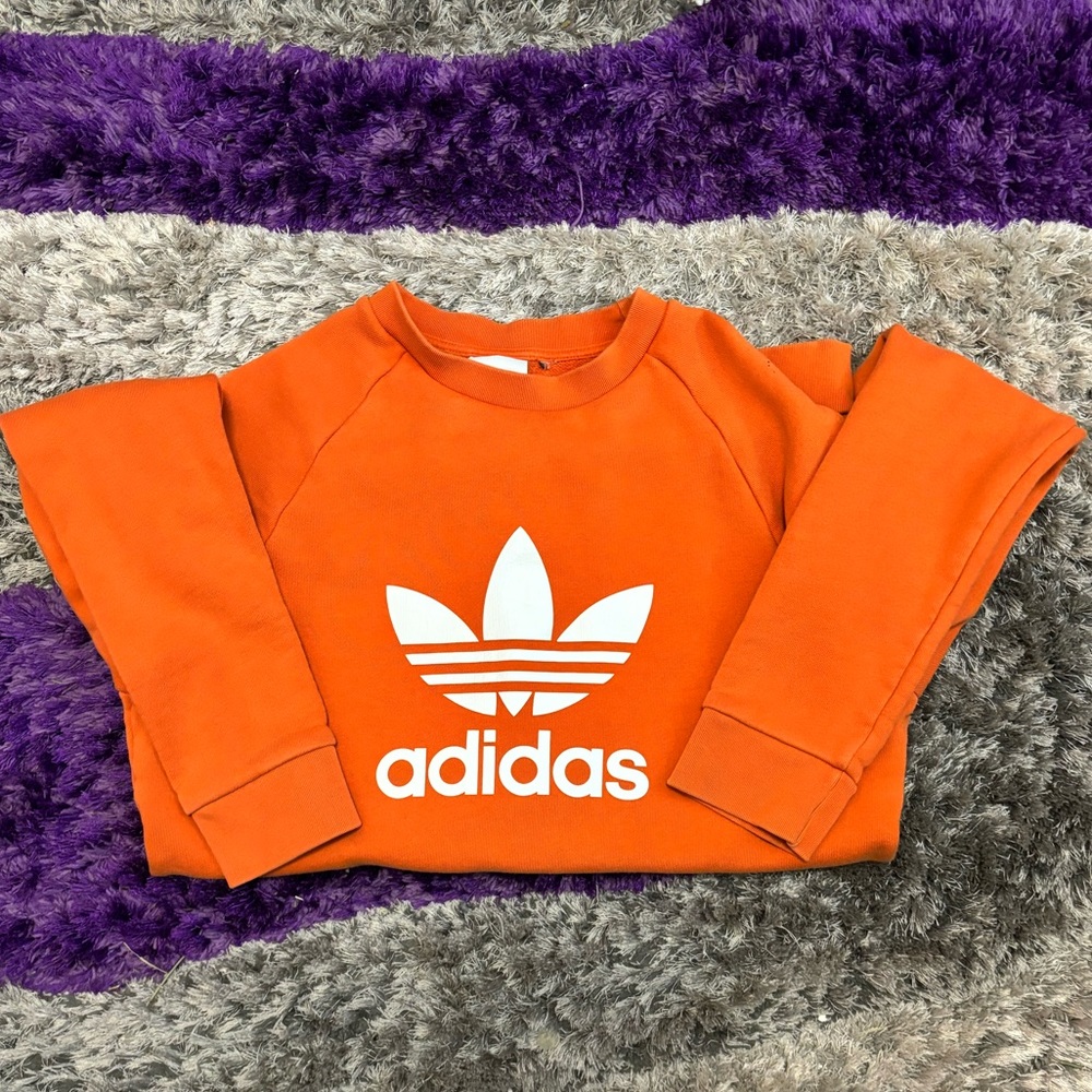Orange Adidas crewneck!🧡